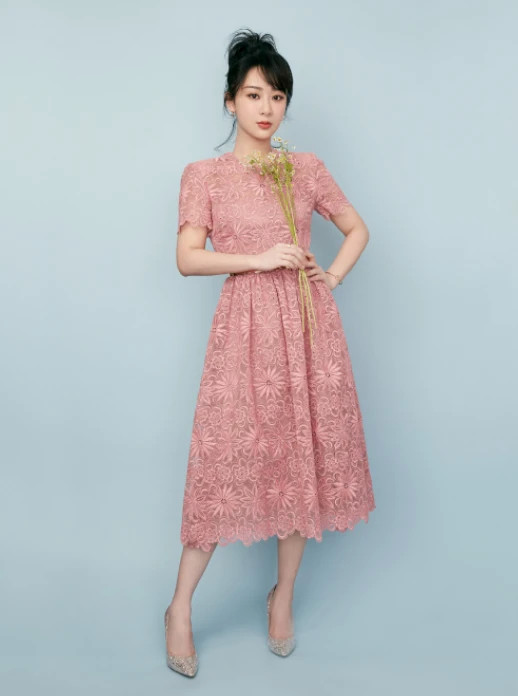 杨紫|杨紫演大提琴家，穿上一样的演出服，和欧阳娜娜差距真大