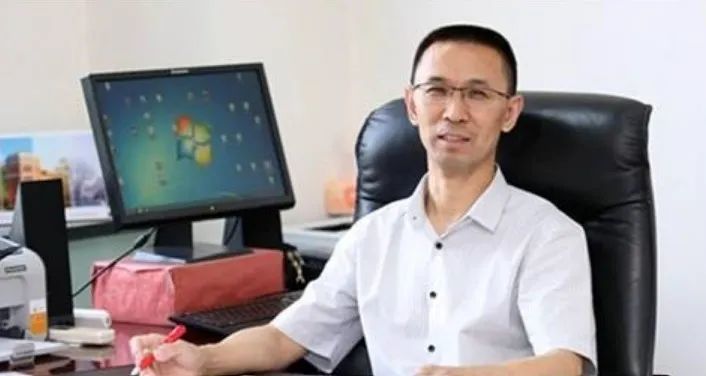 海霞|海霞：21岁成央视主播，28岁嫁清华教授，结婚20年0绯闻幸福无比