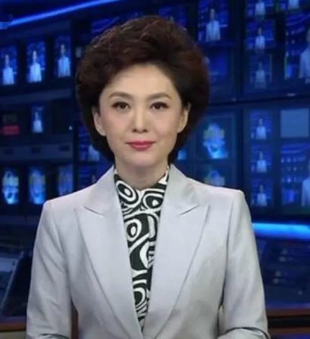 海霞|海霞：21岁成央视主播，28岁嫁清华教授，结婚20年0绯闻幸福无比