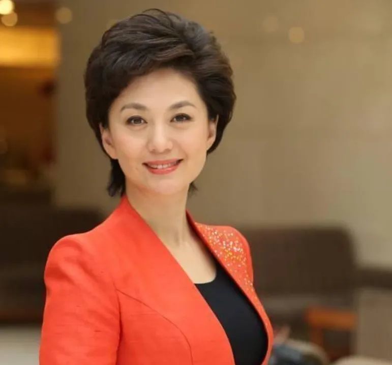 海霞|海霞：21岁成央视主播，28岁嫁清华教授，结婚20年0绯闻幸福无比