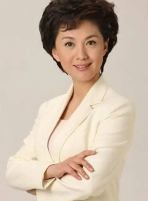 海霞|海霞：21岁成央视主播，28岁嫁清华教授，结婚20年0绯闻幸福无比