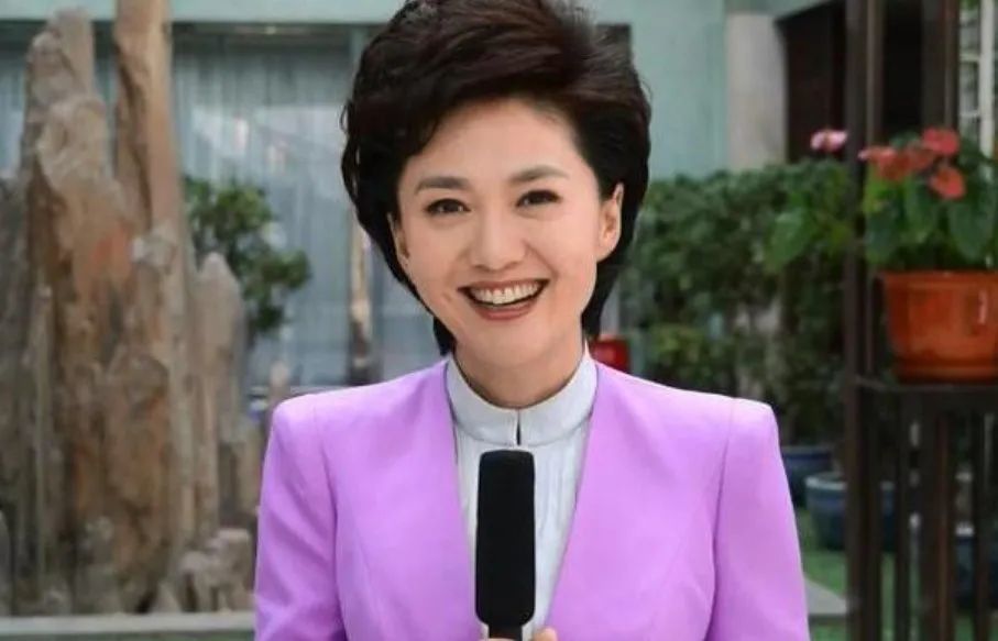 海霞|海霞：21岁成央视主播，28岁嫁清华教授，结婚20年0绯闻幸福无比
