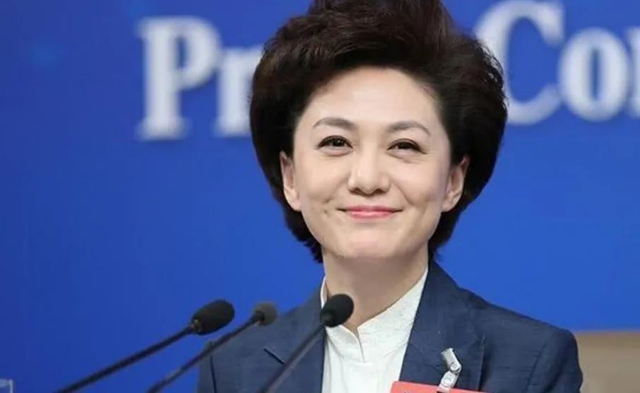 海霞|海霞：21岁成央视主播，28岁嫁清华教授，结婚20年0绯闻幸福无比