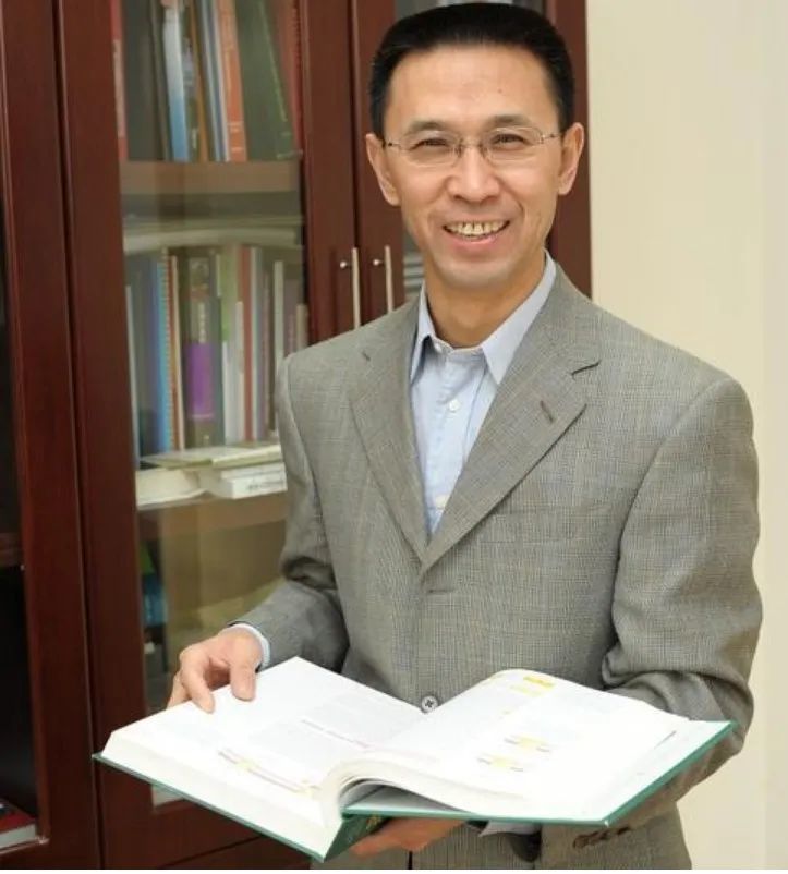 海霞|海霞：21岁成央视主播，28岁嫁清华教授，结婚20年0绯闻幸福无比