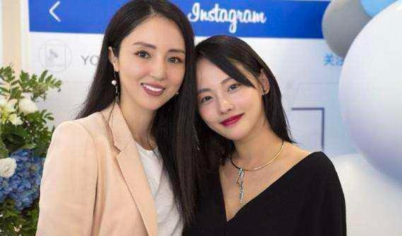 董璇|张嘉倪孩子庆生现场曝光，两儿子如复制粘贴，排场大到董璇都现身