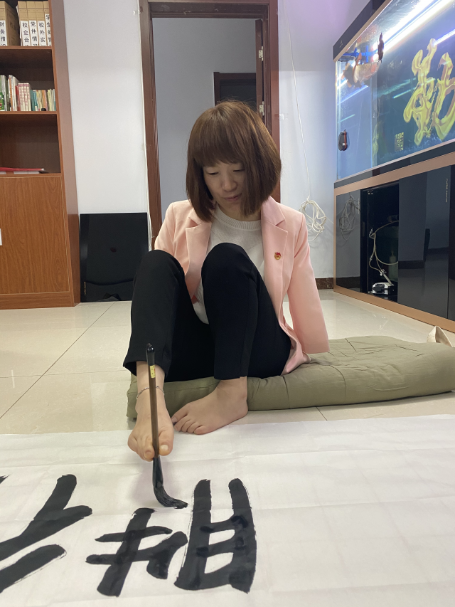 李智华无臂女孩的逆袭人生