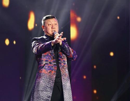 歌王光环不再韩磊出席商演露天舞台遭全网吐槽