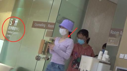 李小璐|李小璐全副武装现身医院整容层，疑做细脖瘦肩手术，向网红脸靠近？