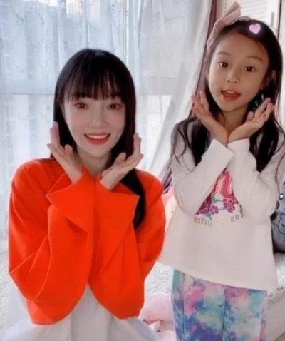 李小璐|李小璐全副武装现身医院整容层，疑做细脖瘦肩手术，向网红脸靠近？