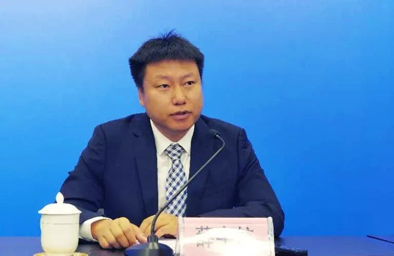 发布会上,张继东,薛宇航与县扶贫开发局负责人分别就陕西广播电视台