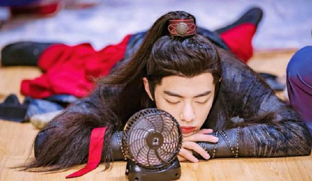 群众演员|《王牌》火热拍摄中，剧组请所有群演喝饮料，事后才知是肖战请客