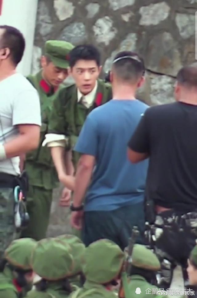 群众演员|《王牌》火热拍摄中，剧组请所有群演喝饮料，事后才知是肖战请客
