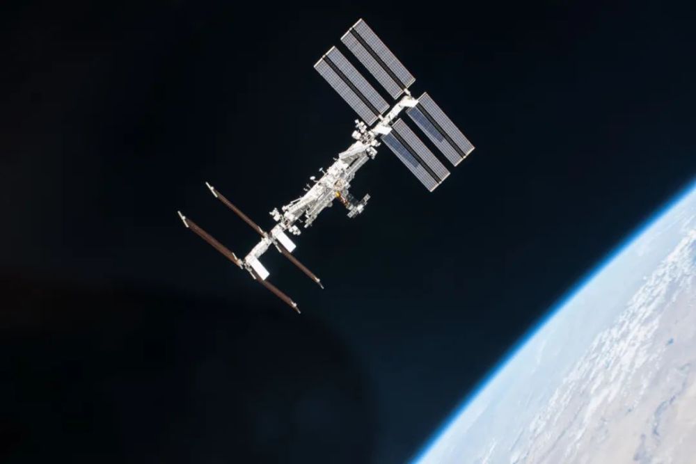 太空|太空垃圾横飞，导致国际空间站虚惊一场