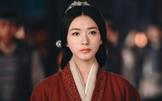 万茜|万茜的操作真是越来越令人迷惑