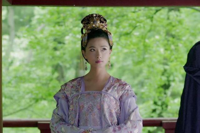 万茜|万茜的操作真是越来越令人迷惑