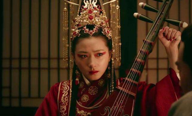 万茜|万茜的操作真是越来越令人迷惑