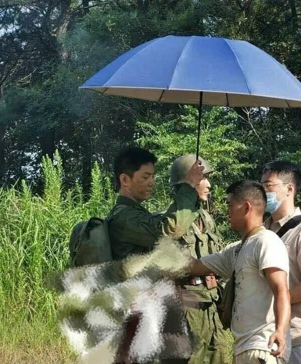 肖战|打回原形了？肖战《王牌》路透被嘲土丑，失去颜值滤镜变素人！