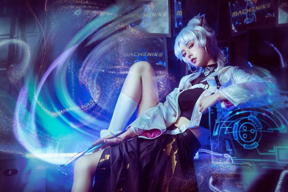 走路摇再次cos王者婉儿,长发飘飘也能美出新高度,完美还原修竹墨客