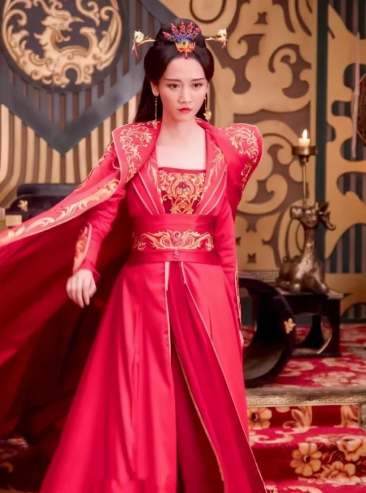 《凤唳九天》首播!见过魂穿的,没见过失忆穿的!