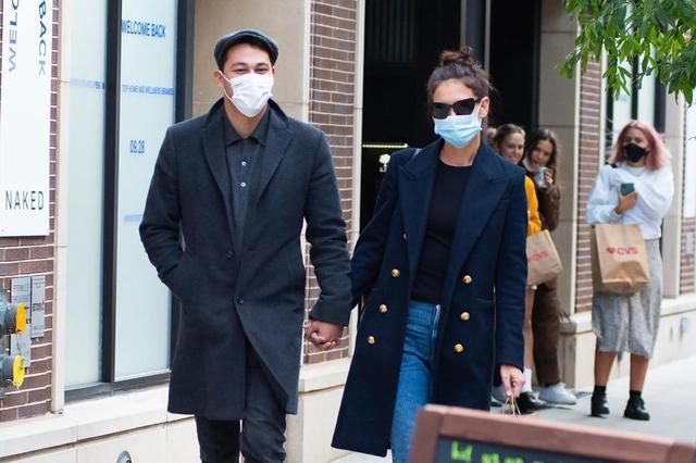 凯蒂·霍尔姆斯|凯蒂·霍尔姆斯与男友高调秀恩爱，前夫汤姆·克鲁斯却忙着上太空
