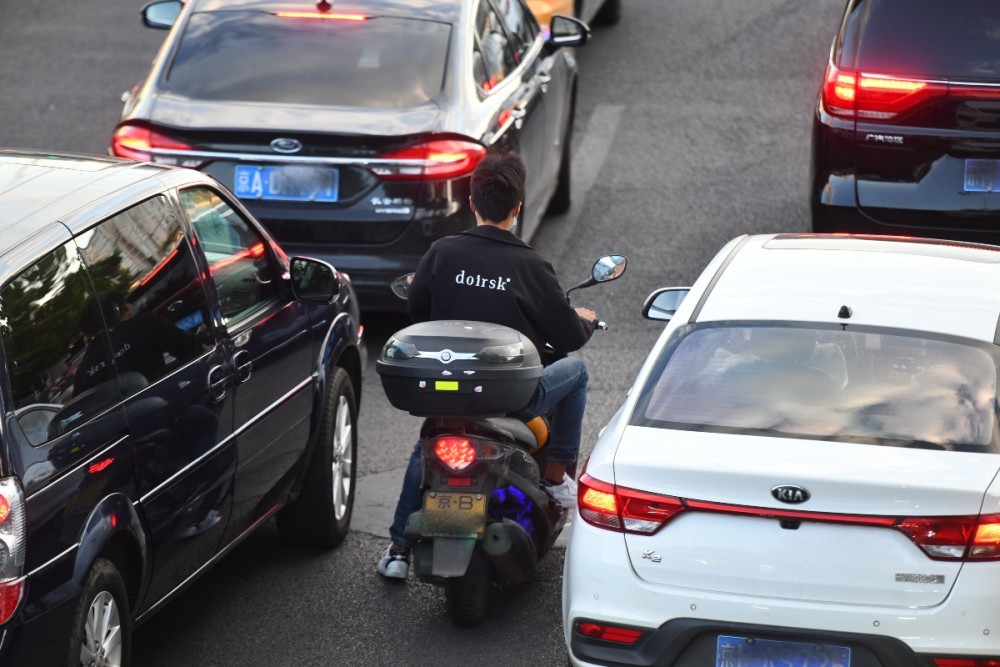 摩托车|北京路面上摩托车渐多，探头不易拍违法成本低，该管管！