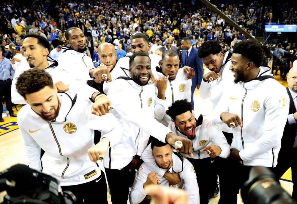 时光悄然飞逝梦回那金色的海洋如果真心热爱请不要放弃