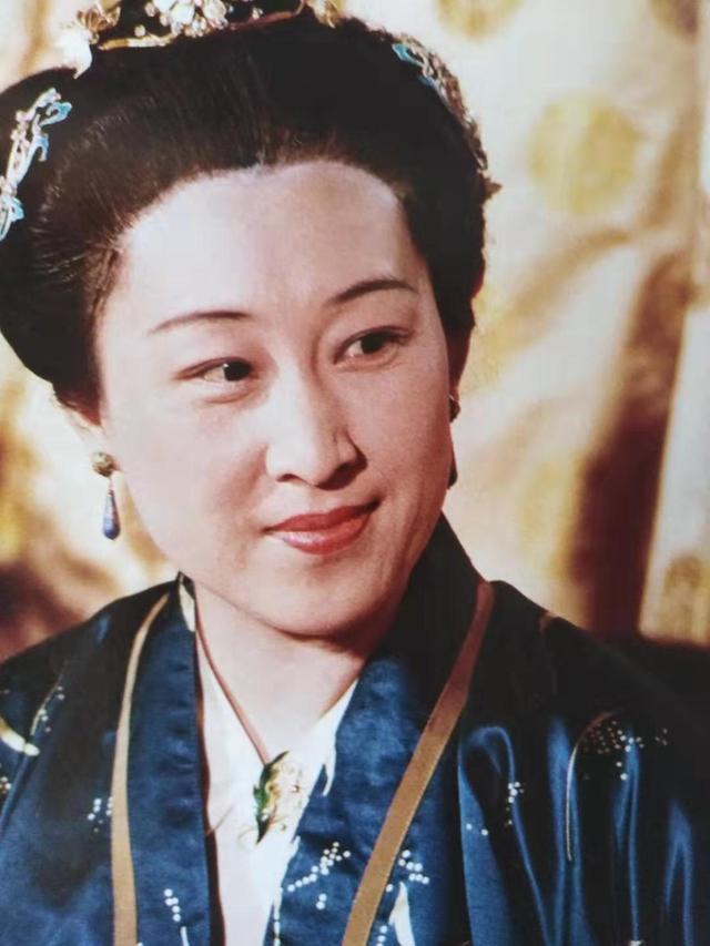 贾府|薛宝钗进贾府，贾政隆重接待，贾母的态度耐人寻味？