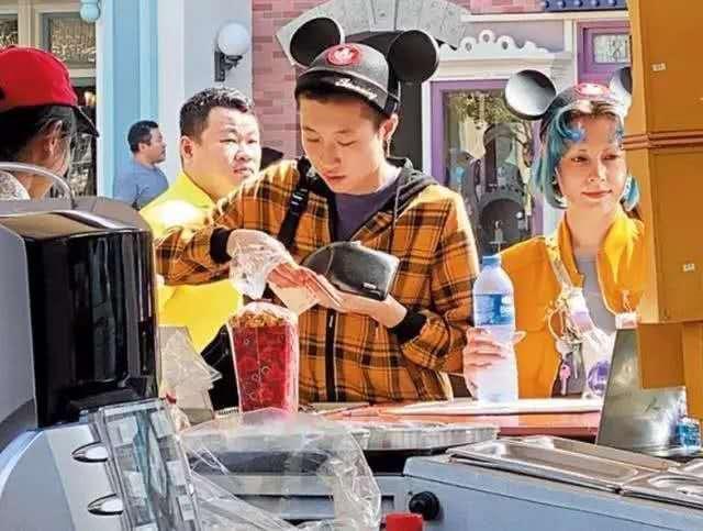 吴卓林|吴绮莉曝小龙女近况：勤劳工作养太太，曾辟谣成龙付四千万抚养费