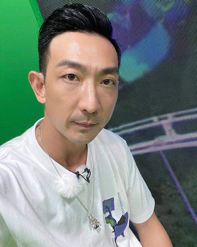 李灿森爱女可爱呆萌引18万网友关注胡杏儿袁咏仪均是其粉丝