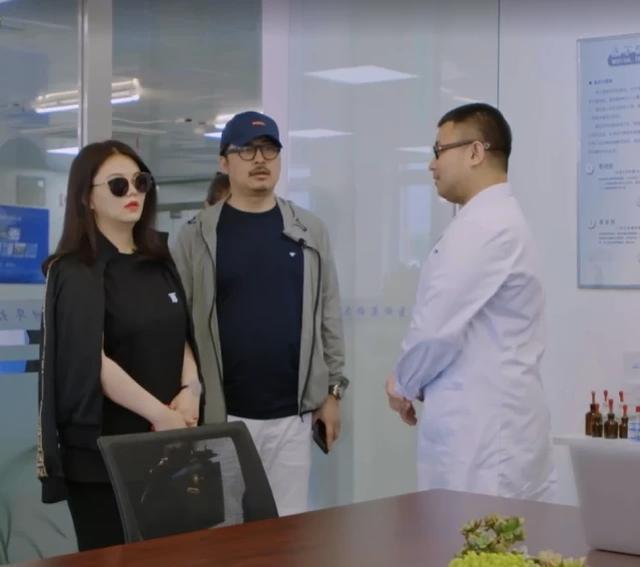 李湘|李湘太有趣了，直播间见到美食瞬间成吃货，减肥被抛在了脑后