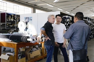 一件t恤,怎样做到极致,拇指衣橱的创始人张勇给出了答案:用新疆稀有的