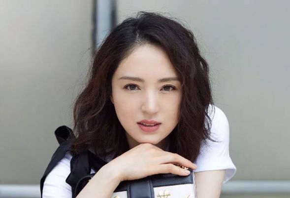 高云翔|高云翔罕见发文，自称人生就是一场没有彩排的戏，要进入下一站