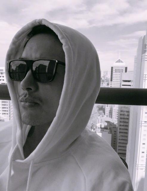 高云翔|高云翔放下与董璇旧情？晒帅照感慨人生：一场没有彩排的戏