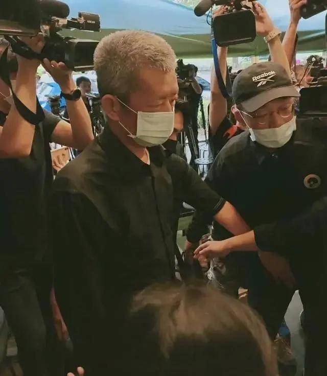 黄鸿升|黄鸿升离世后父亲做出特殊举动：将他的手骨摆放家中惹争议