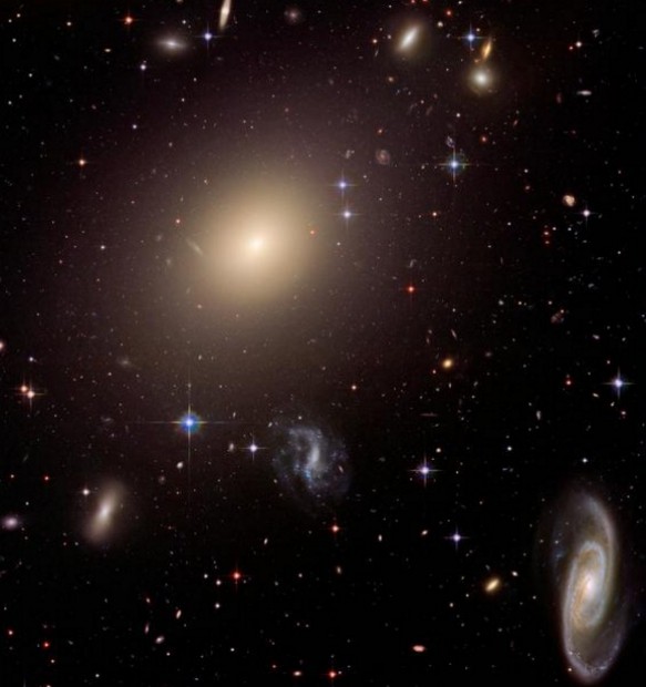 xmm-2599|天文现象观测到一个奇怪的星系，体积非常庞大，却安静得可怕