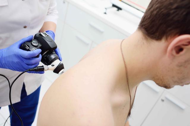 癌症|每天有1万多人被确诊为癌症？提醒：50岁后的男性，警惕这4个异样