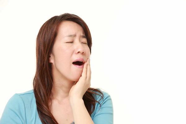 口腔溃疡会发生癌变吗？出现这些症状要小心！
