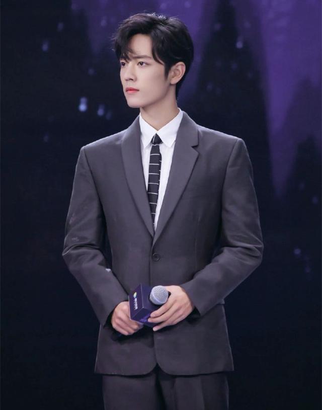 肖战|为防路透，肖战想出“绝招”，与《王牌》粉丝群演的互动十分暖心