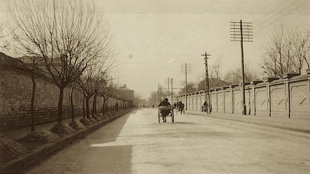 西便门|北京老照片1916年，京城城墙的东南角楼，西便门外百姓生活！