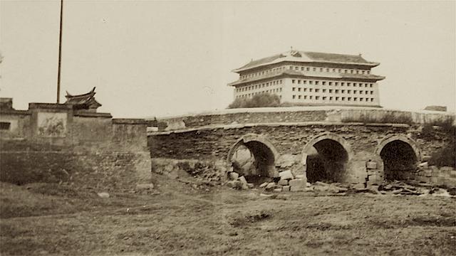西便门|北京老照片1916年，京城城墙的东南角楼，西便门外百姓生活！