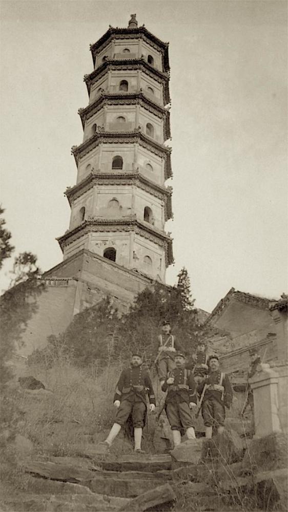 西便门|北京老照片1916年，京城城墙的东南角楼，西便门外百姓生活！