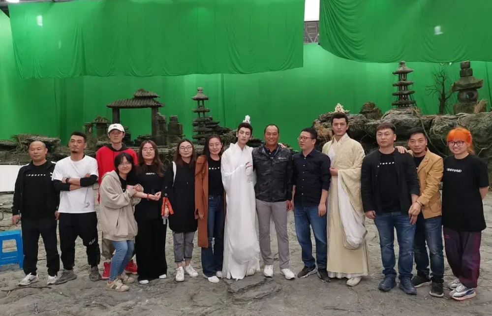 皓衣行|《皓衣行》导演像黑粉，晒出罗云熙陈瑶未P图，最后被骂到删博