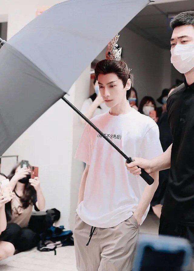 皓衣行|《皓衣行》杀青，陈飞宇变化不大，无滤镜的罗云熙太真实