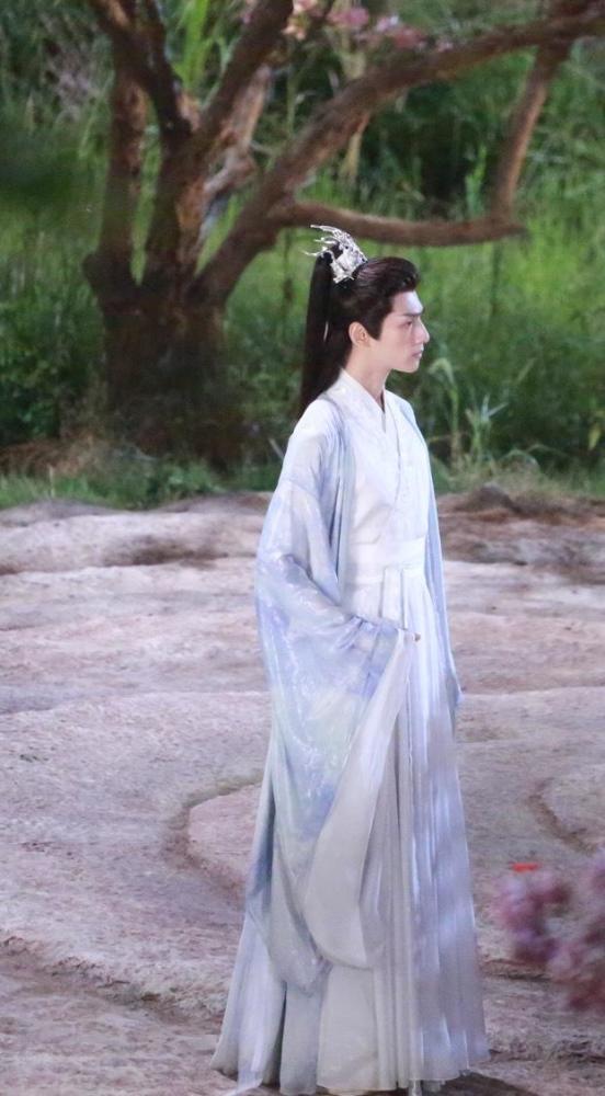 皓衣行|《皓衣行》杀青，陈飞宇变化不大，无滤镜的罗云熙太真实