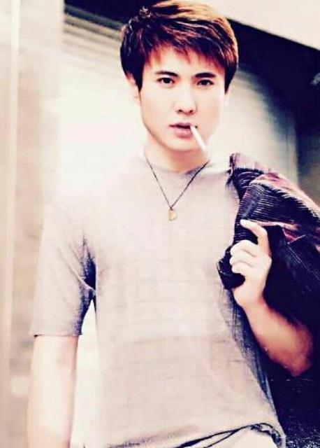 沈腾|相爱相杀，沈腾自嘲沦落到与徐峥撞脸，谁年轻时还不是个小鲜肉