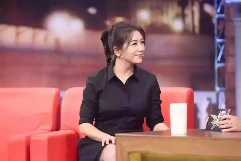 江珊|靳东与大9岁的江珊同居5年后，为何却娶了二婚的李佳？