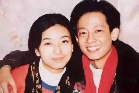 江珊|靳东与大9岁的江珊同居5年后，为何却娶了二婚的李佳？