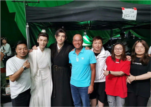 皓衣行|《皓衣行》导演晒演员杀青生图，未给罗云熙修图招致粉丝疯狂辱骂，无奈删博