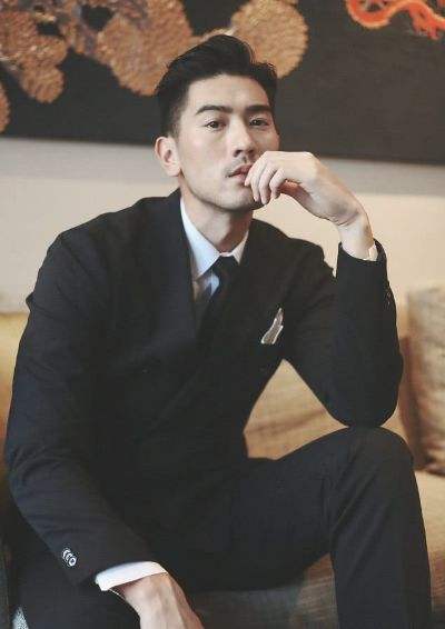 高以翔|不满Bella频繁晒亲密合影消费高以翔？高以翔二哥、毛加恩取消关注她