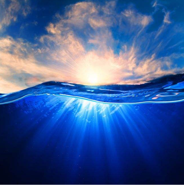 地球上的水|为啥水在地球上几十亿年都没有过期，装在瓶子里后却有了保质期？